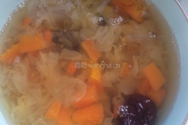 木瓜红枣枸杞银耳冰糖水的做法图解6