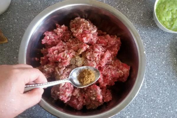炸牛肉丸子的做法图解4