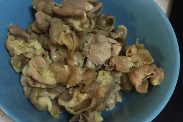 酸菜肥牛的做法图解1