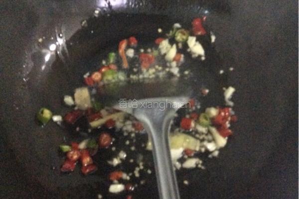 韭菜炒螺丝肉的做法图解2