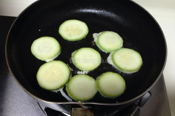 香煎西葫芦饼的做法图解6