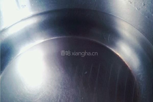 莲子银耳红枣汤的做法图解2