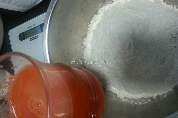胡萝卜面的做法图解1