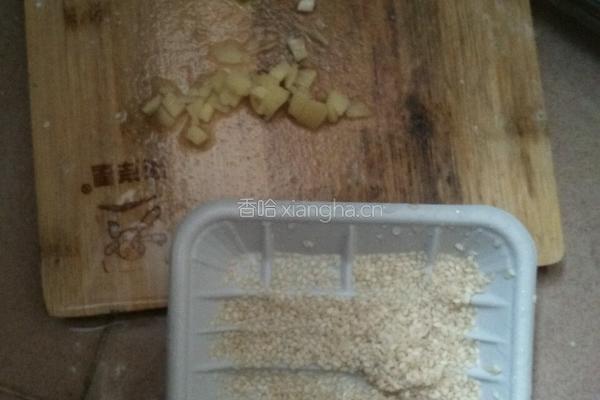 芝麻姜葱手撕鸡的做法图解2