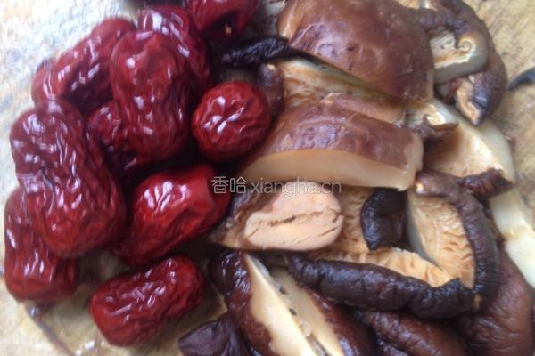 红枣香菇乌鸡汤的做法图解3