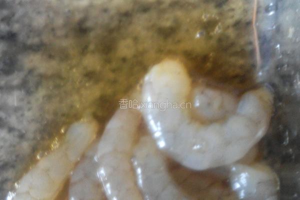 基围虾炖蛋的做法图解1