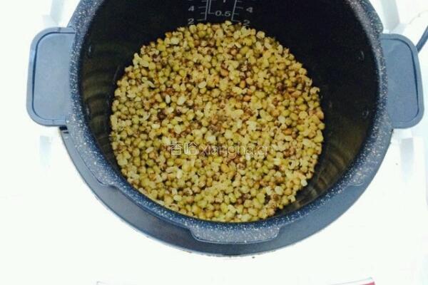 绿豆饼的做法图解1
