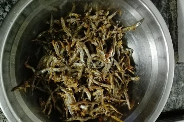 韭菜拌银鱼干的做法图解7