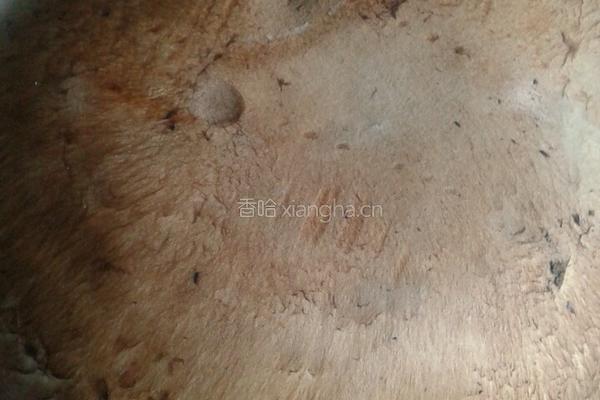 蘑菇香肠豆腐的做法图解1