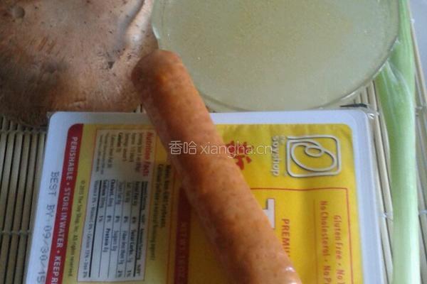 蘑菇香肠豆腐的做法图解2