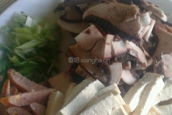 蘑菇香肠豆腐的做法图解3