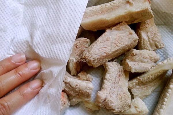 红腐乳烧排骨的做法图解3