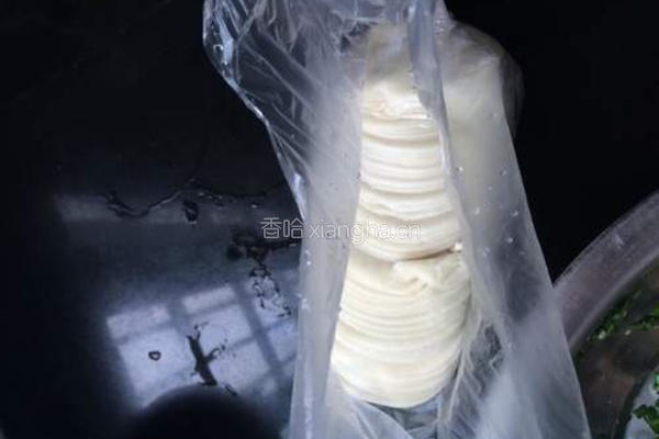豆芽烧韭菜肉饺的做法图解5