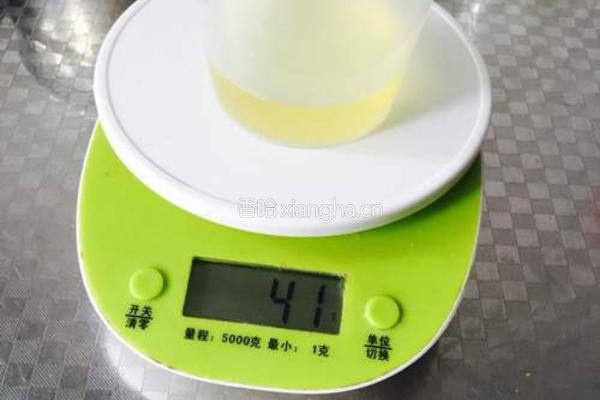 戚风蛋糕的做法图解4