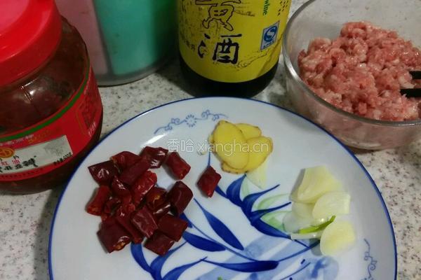 肉末青豆的做法图解2
