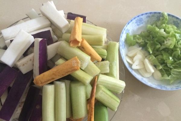 茄子芋头花 蒸菜的做法图解2
