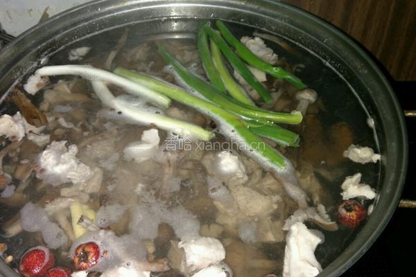 羊肉蘑菇萝卜汤的做法图解7
