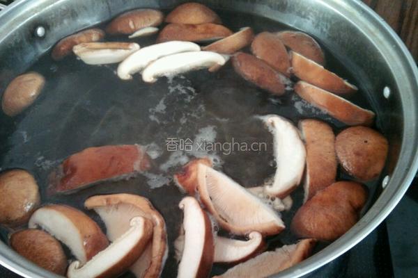 鱼头香菇豆腐蔬菜肉汤的做法图解6