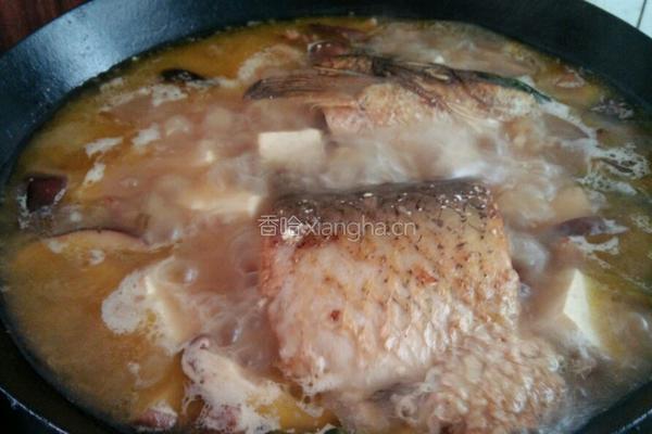 鱼头香菇豆腐蔬菜肉汤的做法图解10