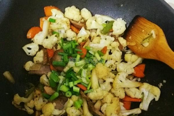咸肉焖菜花的做法图解3