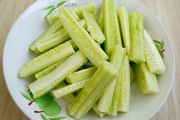 青瓜小炒的做法图解1