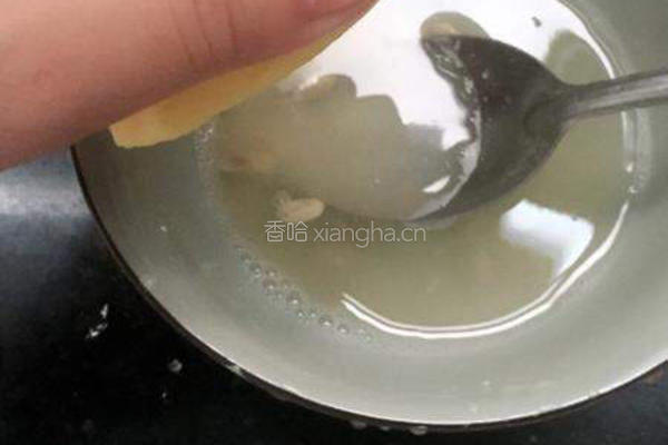 桃子石榴汽水的做法图解2
