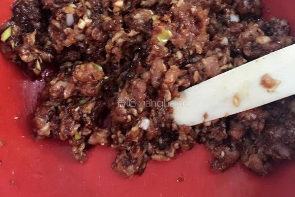 白菜猪肉饺子的做法图解1