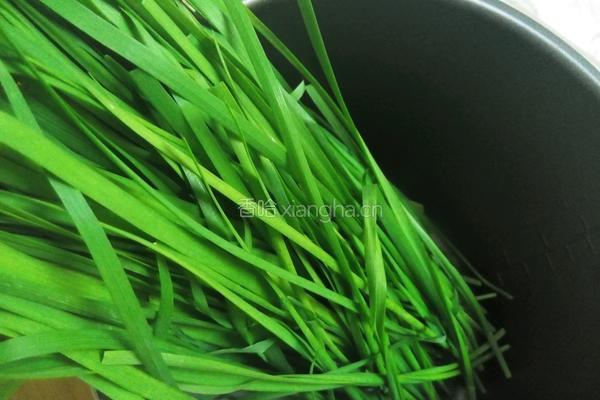 猪肉韭菜水饺的做法图解1