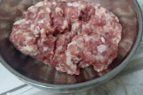 猪肉韭菜水饺的做法图解2