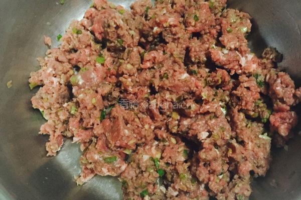 牛肉胡萝卜包的做法图解2