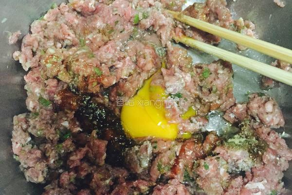 牛肉胡萝卜包的做法图解3