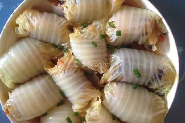 糖醋鲜虾白菜卷的做法图解5