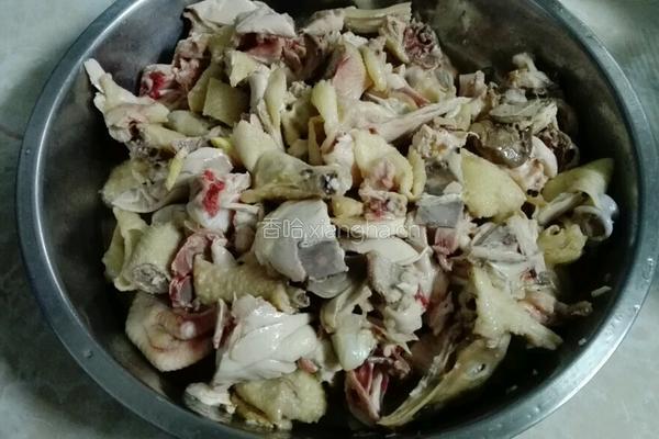 芹菜炒鸡肉的做法图解2