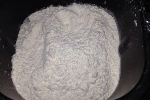 紫薯腊肉干果面包的做法图解1