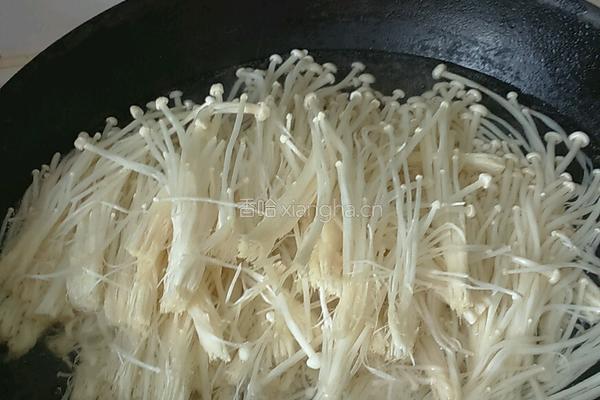 凉拌金针菇的做法图解1