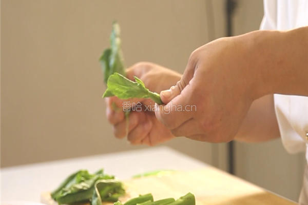 芥蓝炒腊肉的做法图解1