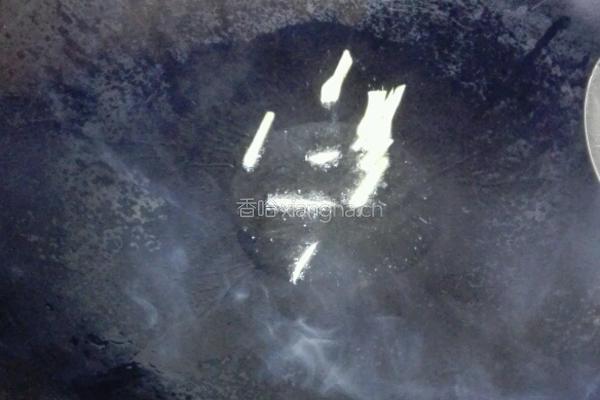 黄花菜煮鸡肉的做法图解5