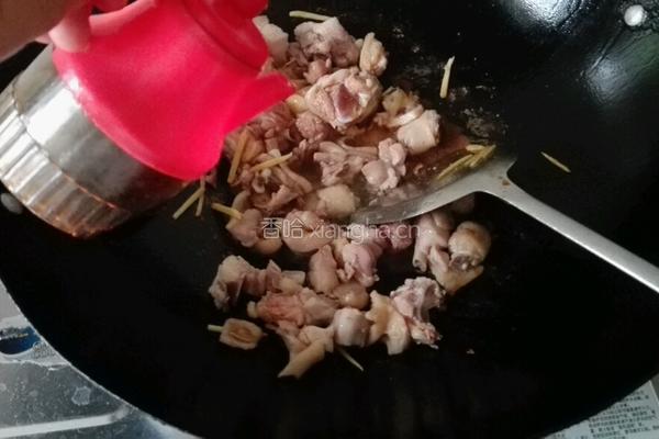 黄花菜煮鸡肉的做法图解6