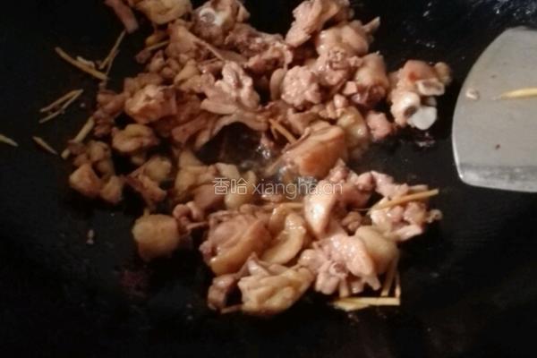 黄花菜煮鸡肉的做法图解7
