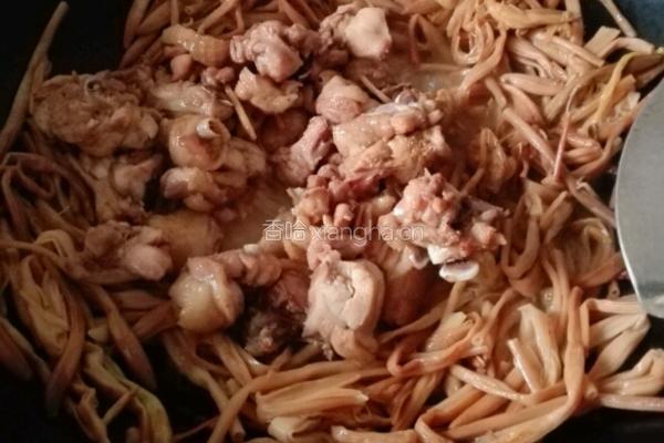 黄花菜煮鸡肉的做法图解10