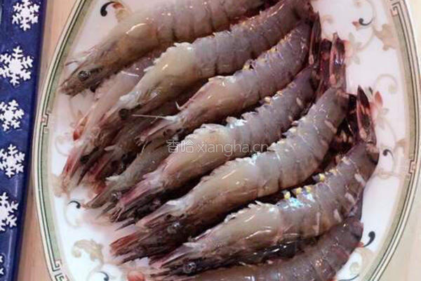 蒜蓉蛋清蒸九节虾的做法图解2