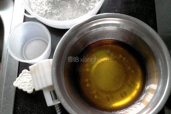 广式月饼的做法图解1