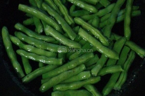蒜香四季豆的做法图解2