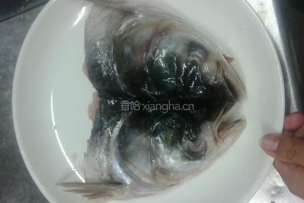 红烧鱼头的做法图解1