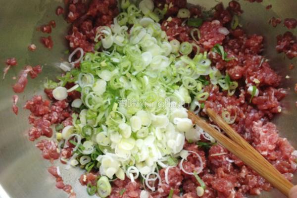 香葱肉饼的做法图解3