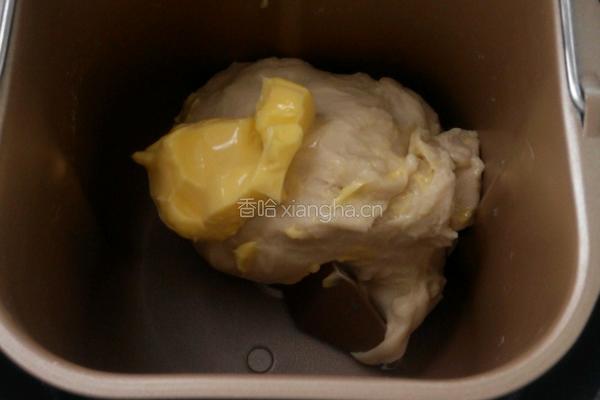 毛毛虫豆沙面包的做法图解2
