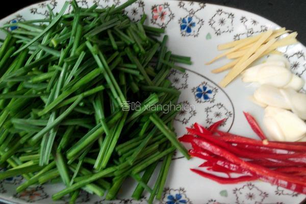 韭菜花炒肉的做法图解3