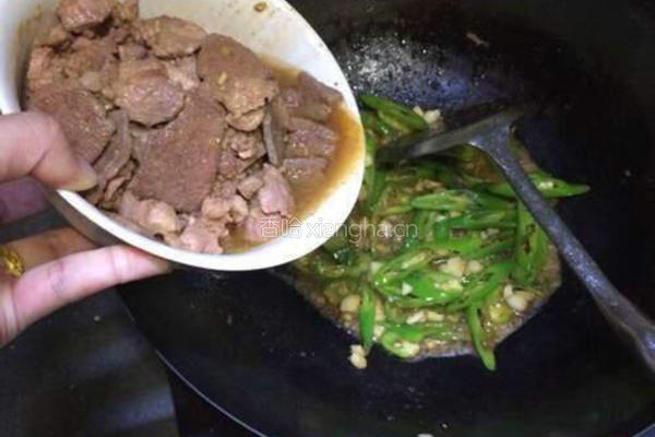 青椒猪肝炒瘦肉的做法图解9