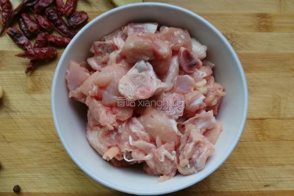 核桃仁麻辣鸡的做法图解2