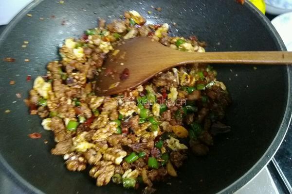 核桃仁麻辣鸡的做法图解6